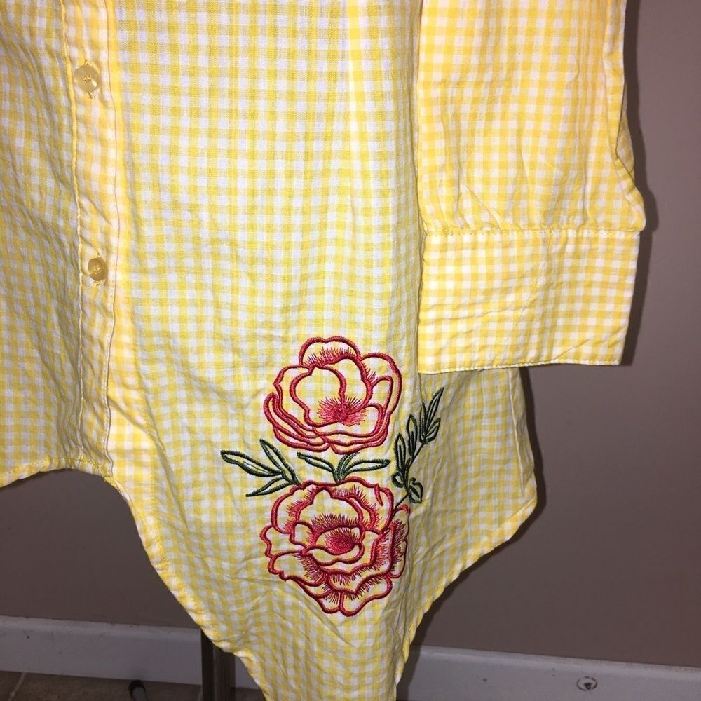 Fridda cold shoulder yellow button up top M NWT - Picture 4 of 7